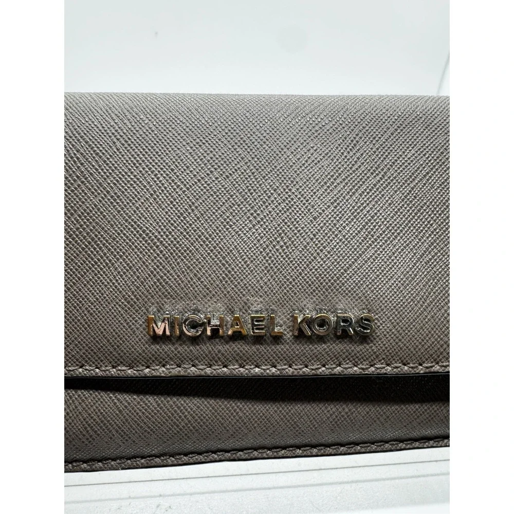 Michael Kors Large Slim Wallet Taupe EUC A8